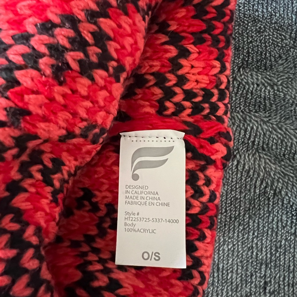 NWT Fabletics Red Leopard Beanie with Pom Pom - Picture 7 of 8